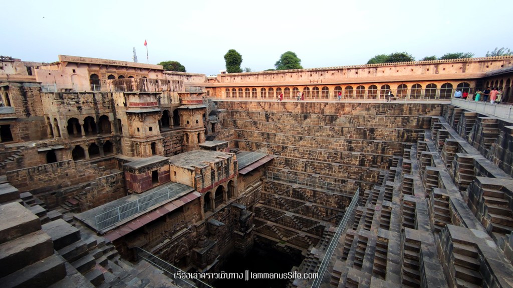 เที่ยวเมืองอัครา 1 วัน เริ่มที่ มัชมาฮาล แต่เช้าตรู้ ต่อด้วยป้อมอัครา แล้วไปเยี่ยสุสานสวยรอมแม่น้ำยมุนา ที่เรียกกันว่า Bany Taj จบทริปที่สวนริมแม่น้ำยมุนาฝั่งตรมช้ามทัชมาฮาล ขากลับไจปูร์ระหว่างทางแวะ Chand Baori Stepwellss ที่ใหญ่และสวย